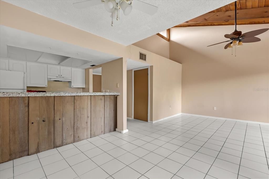 Activo con contrato: $154,999 (2 camas, 2 baños, 1139 Pies cuadrados)