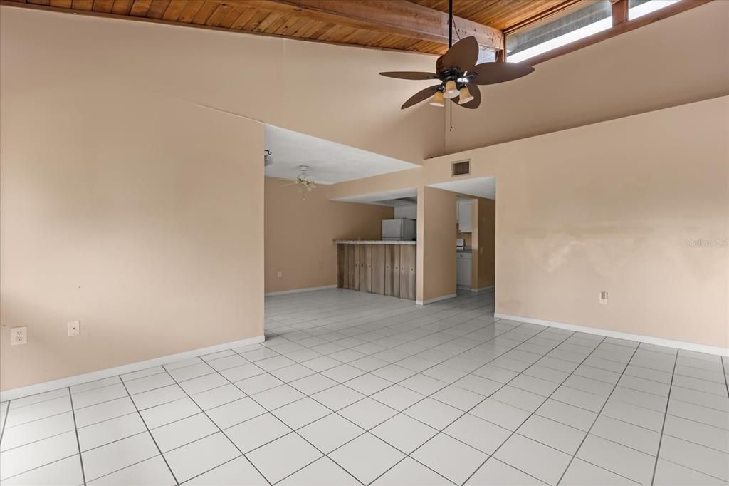 Activo con contrato: $154,999 (2 camas, 2 baños, 1139 Pies cuadrados)