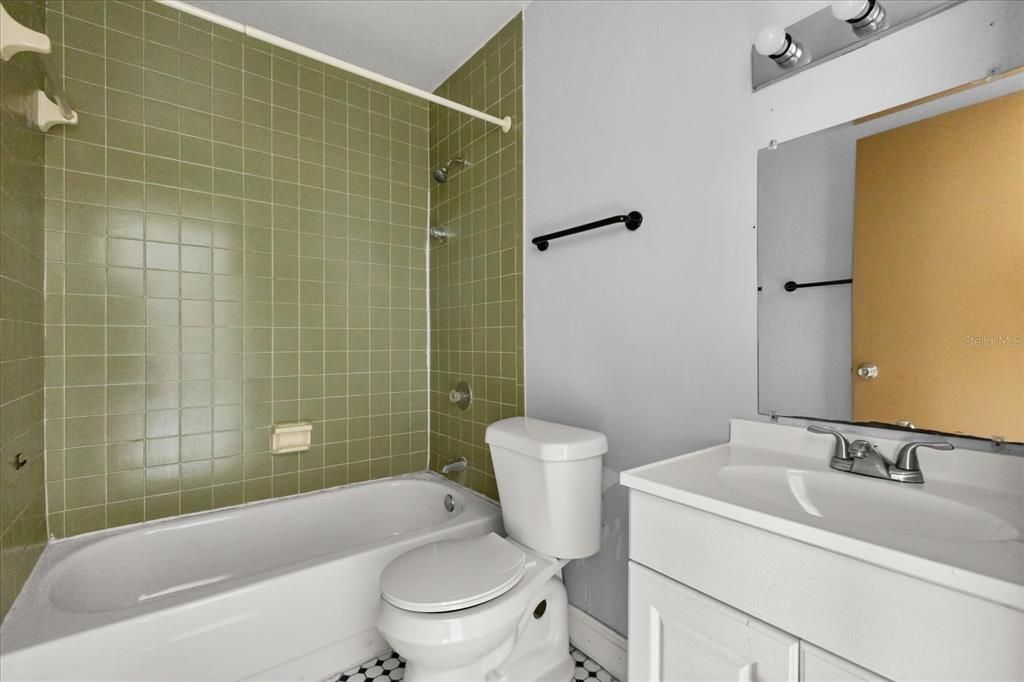 Activo con contrato: $154,999 (2 camas, 2 baños, 1139 Pies cuadrados)