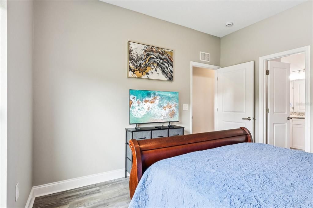 Active With Contract: $900,000 (12 beds, 0 baths, 5550 Square Feet)