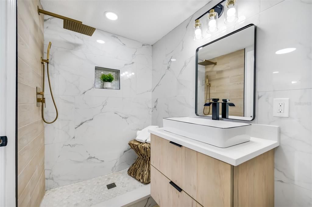 Activo con contrato: $375,000 (3 camas, 2 baños, 1280 Pies cuadrados)