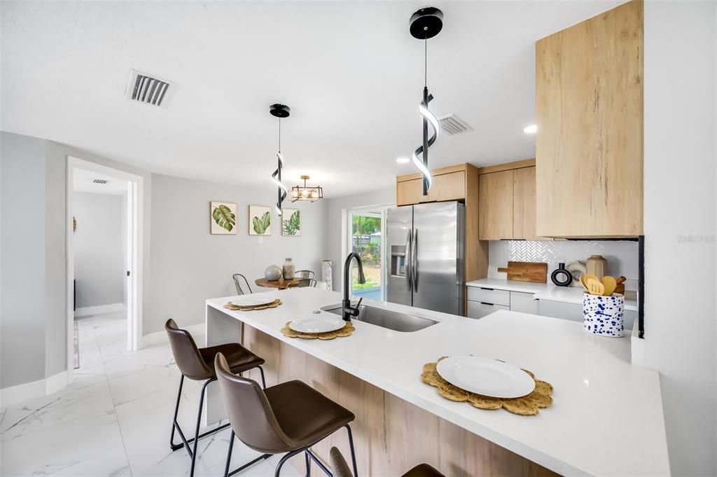 Activo con contrato: $375,000 (3 camas, 2 baños, 1280 Pies cuadrados)