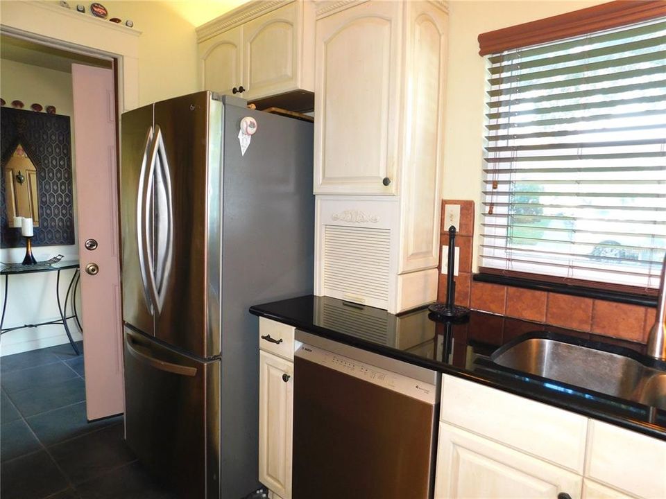 For Sale: $269,900 (2 beds, 2 baths, 1130 Square Feet)