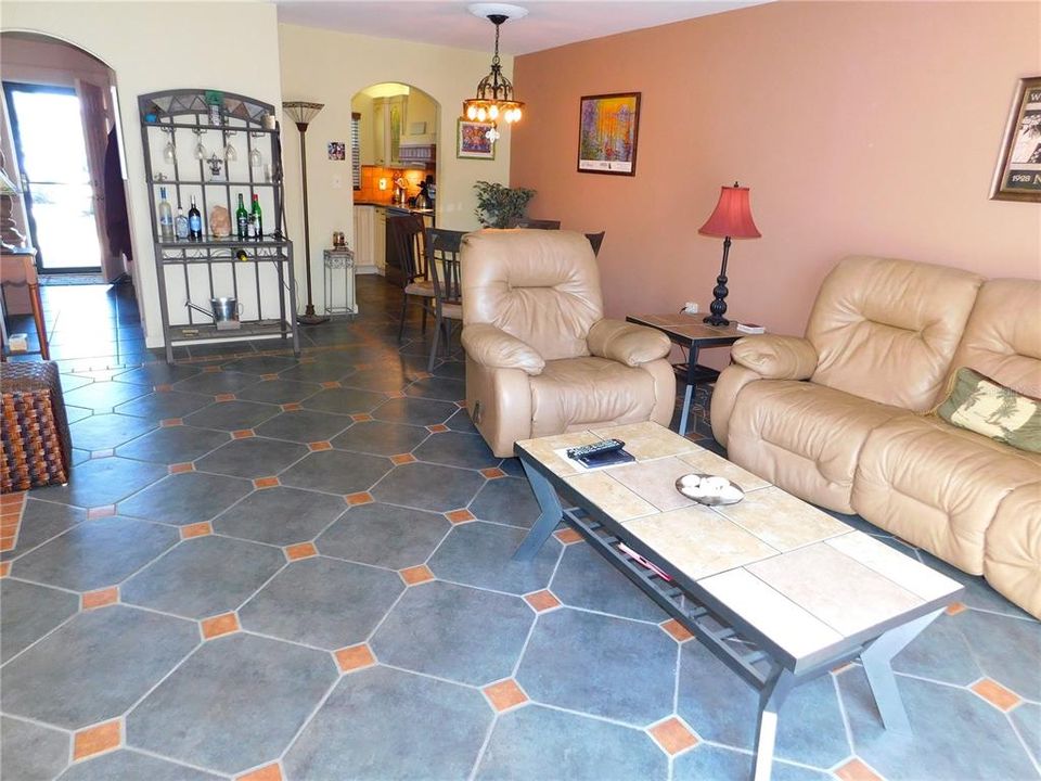 For Sale: $269,900 (2 beds, 2 baths, 1130 Square Feet)