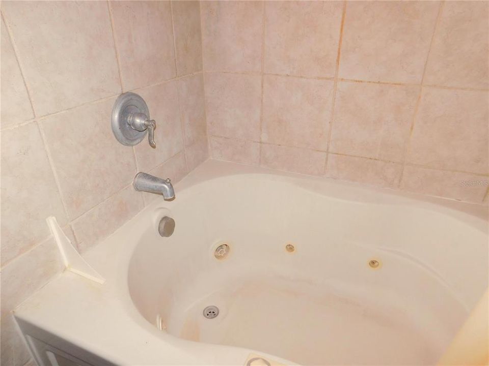 For Sale: $269,900 (2 beds, 2 baths, 1130 Square Feet)