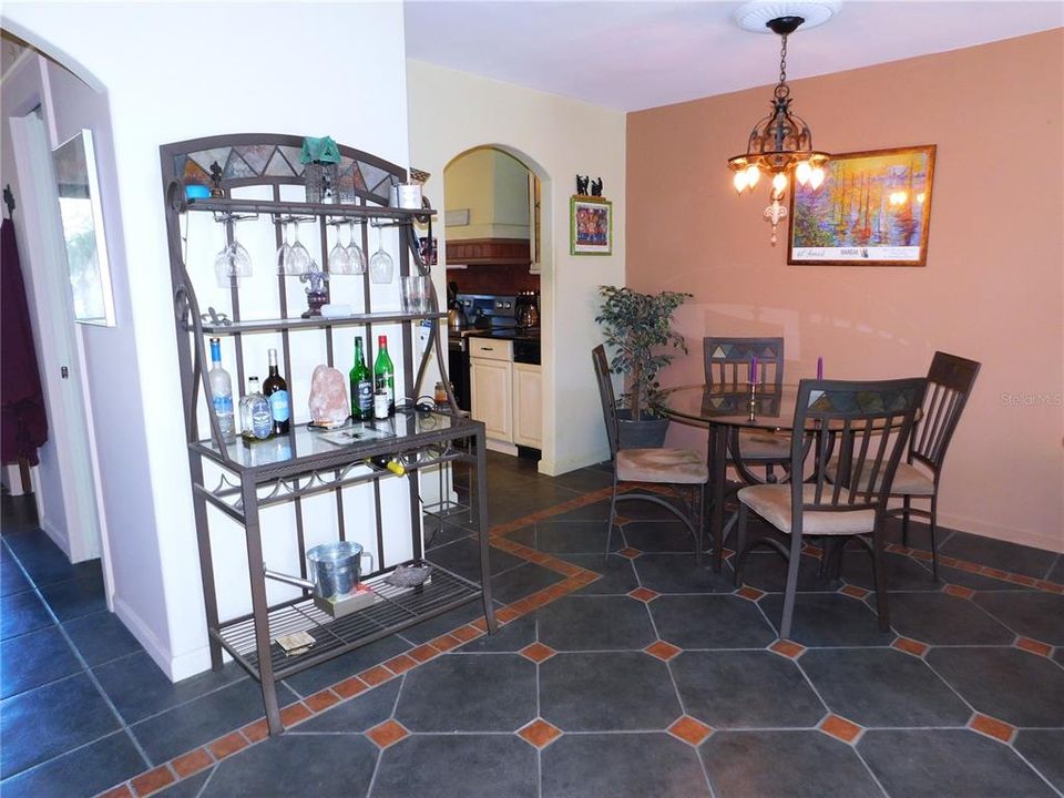 For Sale: $269,900 (2 beds, 2 baths, 1130 Square Feet)