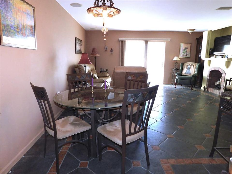 For Sale: $269,900 (2 beds, 2 baths, 1130 Square Feet)