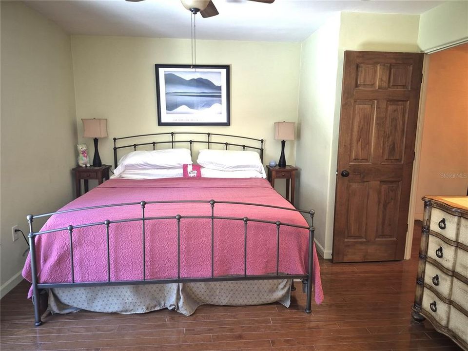 For Sale: $269,900 (2 beds, 2 baths, 1130 Square Feet)