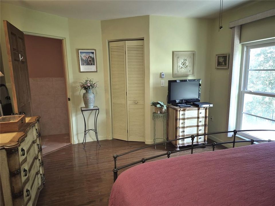 For Sale: $269,900 (2 beds, 2 baths, 1130 Square Feet)