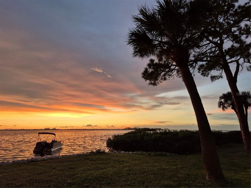 For Sale: $269,900 (2 beds, 2 baths, 1130 Square Feet)