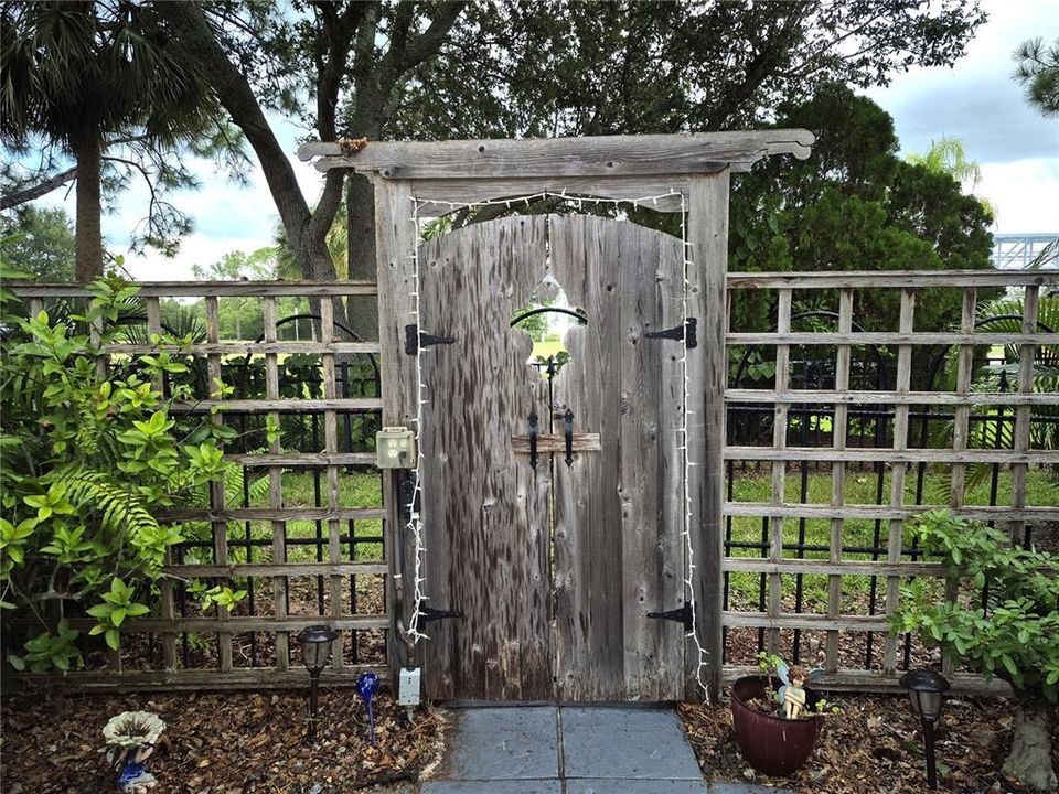 For Sale: $269,900 (2 beds, 2 baths, 1130 Square Feet)