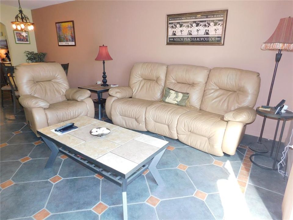 For Sale: $269,900 (2 beds, 2 baths, 1130 Square Feet)