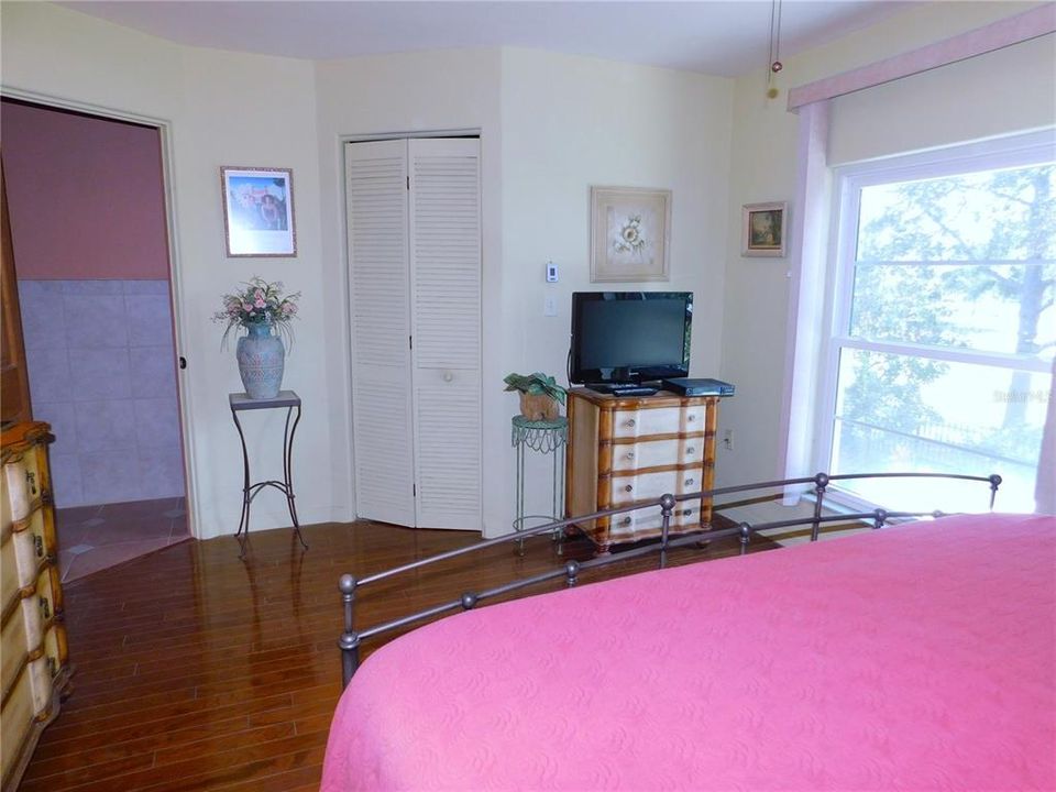 For Sale: $269,900 (2 beds, 2 baths, 1130 Square Feet)