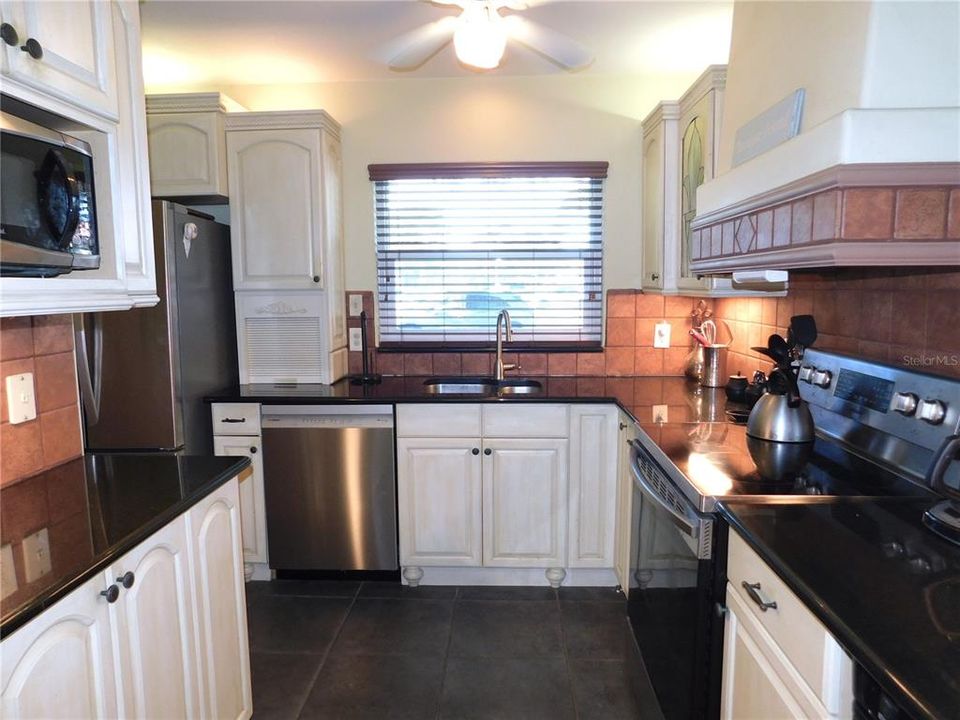 For Sale: $269,900 (2 beds, 2 baths, 1130 Square Feet)