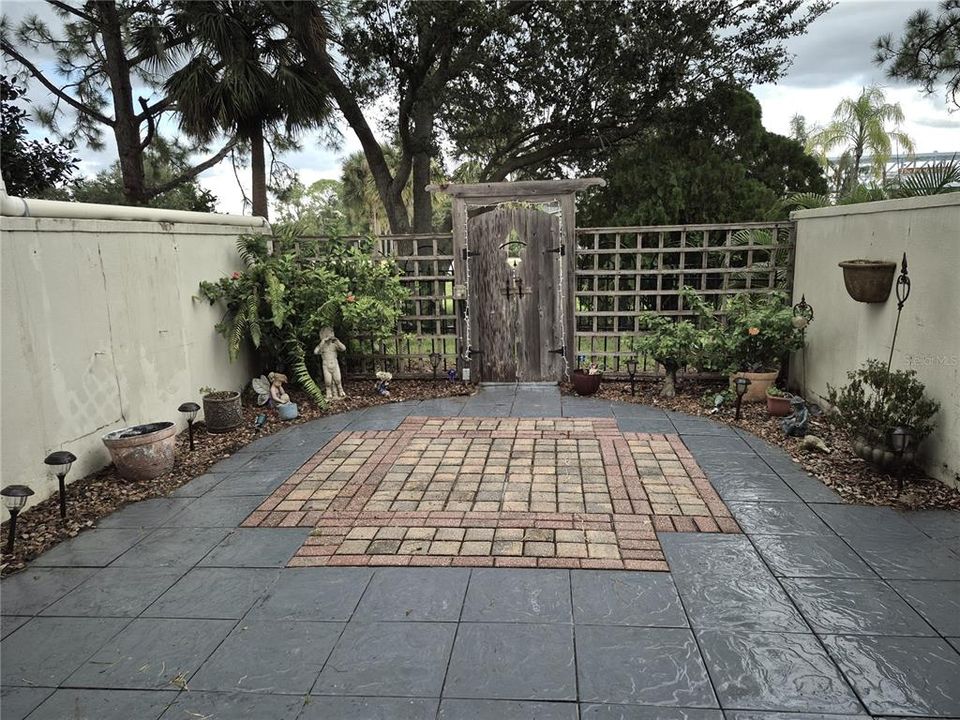 For Sale: $269,900 (2 beds, 2 baths, 1130 Square Feet)