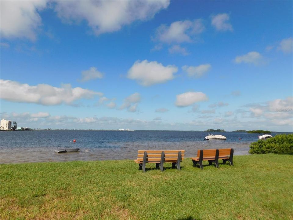 For Sale: $269,900 (2 beds, 2 baths, 1130 Square Feet)