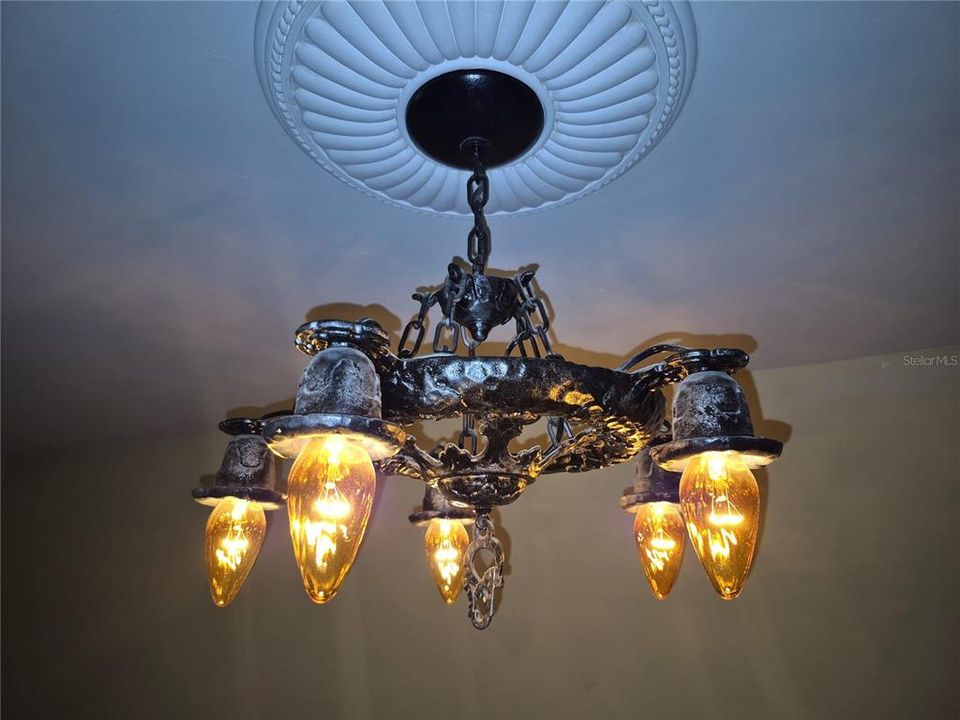 For Sale: $269,900 (2 beds, 2 baths, 1130 Square Feet)