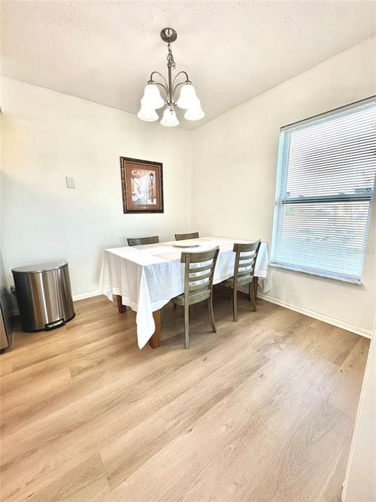En Venta: $405,000 (4 camas, 0 baños, 1621 Pies cuadrados)