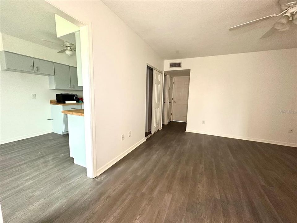 En Venta: $405,000 (4 camas, 0 baños, 1621 Pies cuadrados)
