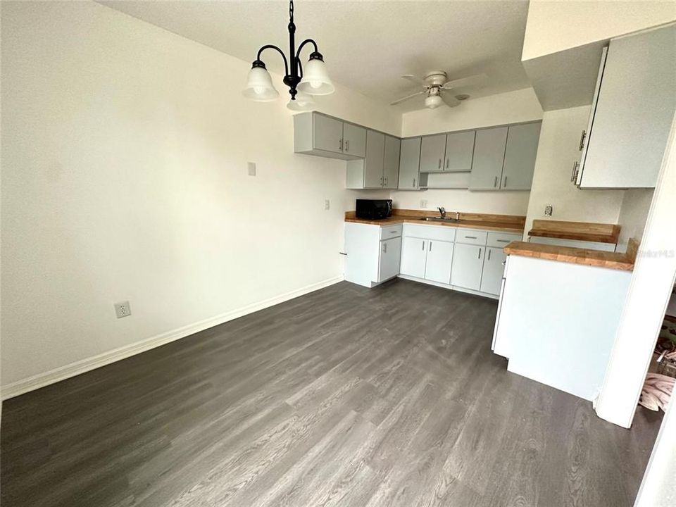 En Venta: $405,000 (4 camas, 0 baños, 1621 Pies cuadrados)
