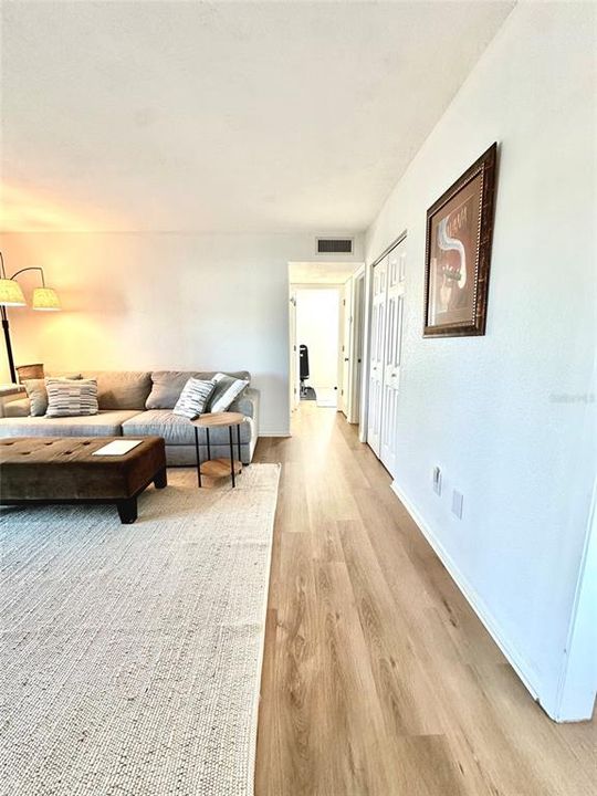 En Venta: $405,000 (4 camas, 0 baños, 1621 Pies cuadrados)