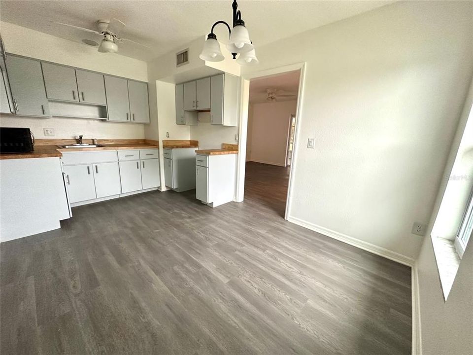 En Venta: $405,000 (4 camas, 0 baños, 1621 Pies cuadrados)