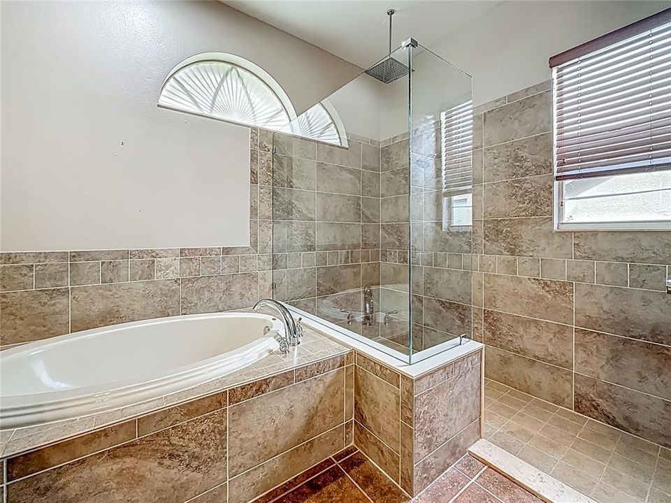 En Renta: $3,150 (4 camas, 3 baños, 2835 Pies cuadrados)