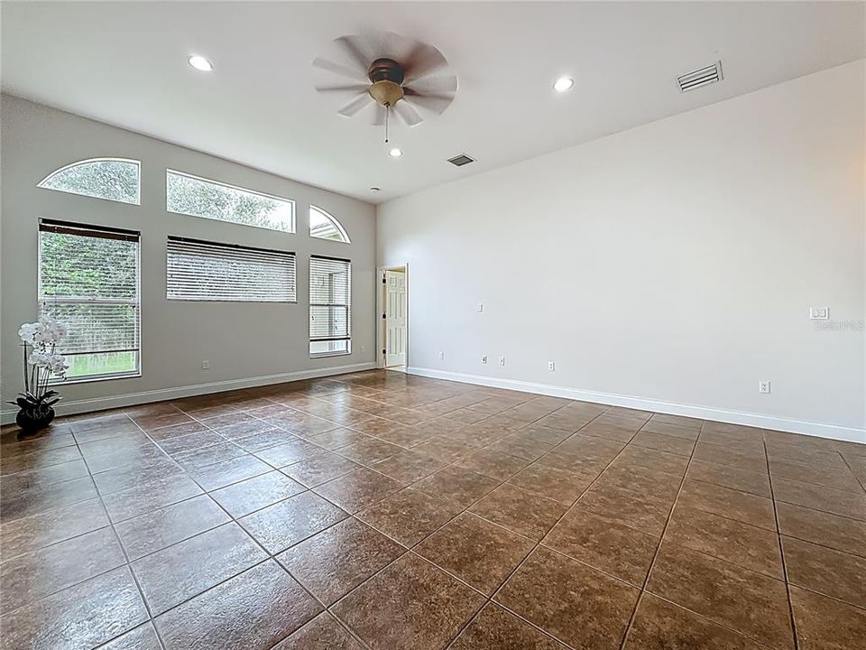 En Renta: $3,150 (4 camas, 3 baños, 2835 Pies cuadrados)