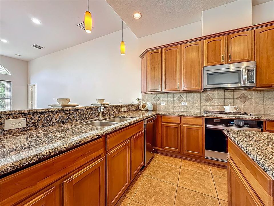 En Renta: $3,150 (4 camas, 3 baños, 2835 Pies cuadrados)