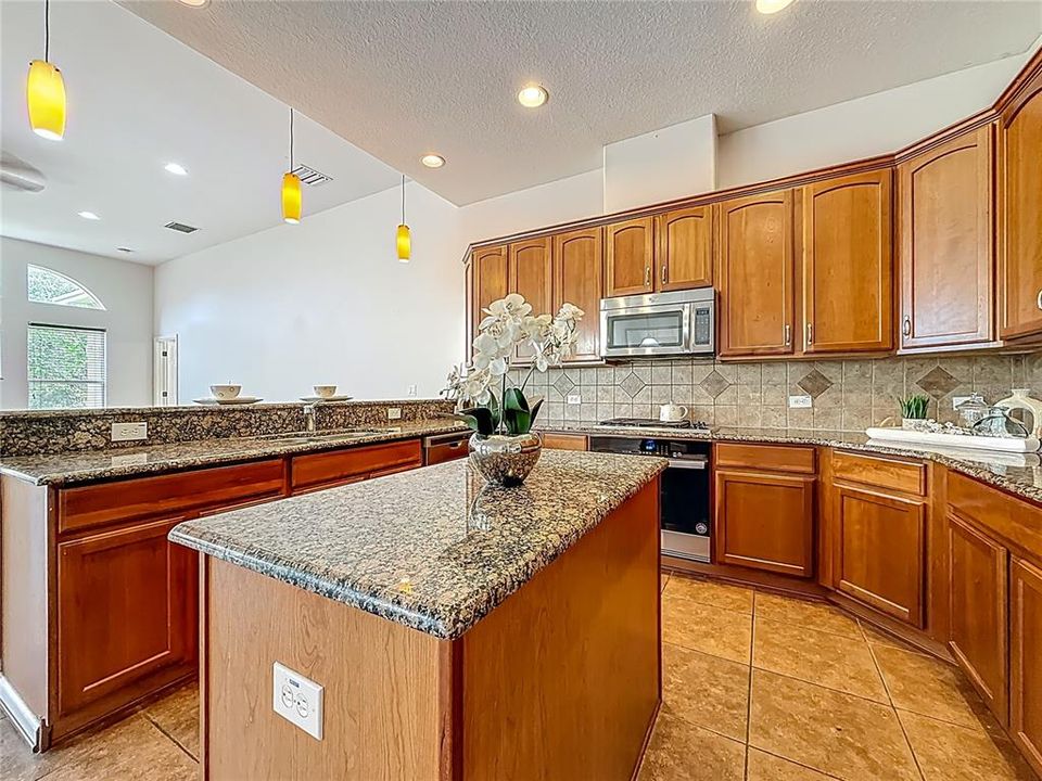 En Renta: $3,150 (4 camas, 3 baños, 2835 Pies cuadrados)