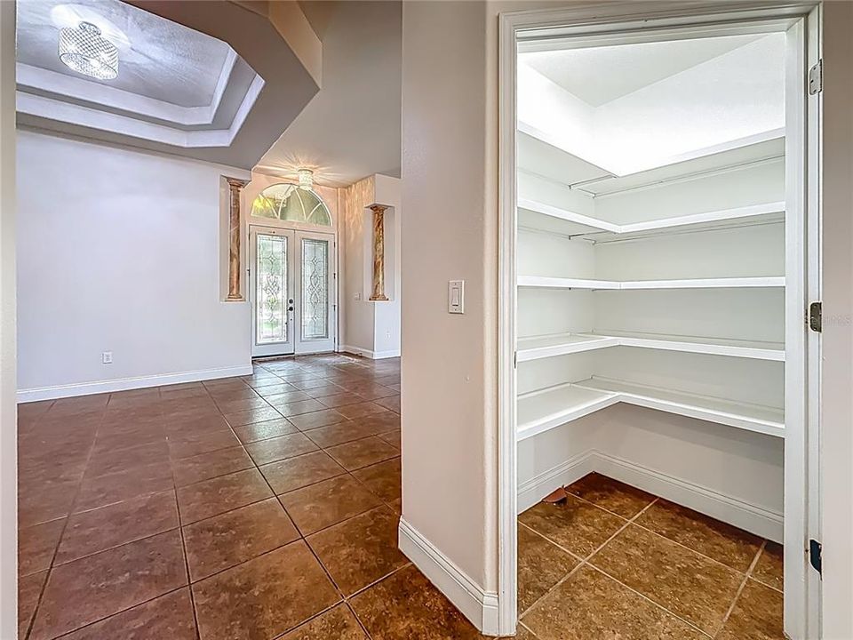 En Renta: $3,150 (4 camas, 3 baños, 2835 Pies cuadrados)