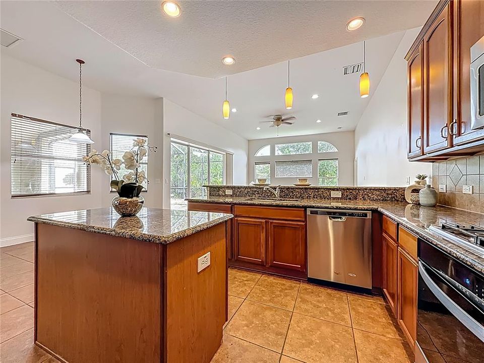 En Renta: $3,150 (4 camas, 3 baños, 2835 Pies cuadrados)