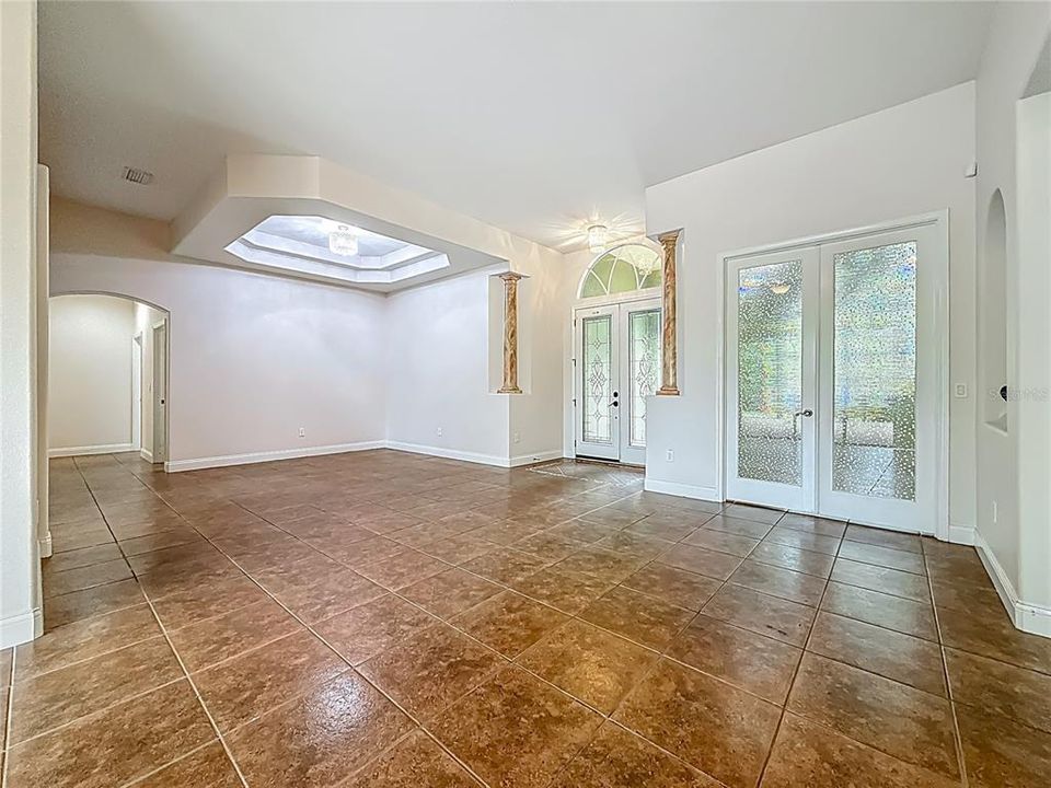 En Renta: $3,150 (4 camas, 3 baños, 2835 Pies cuadrados)