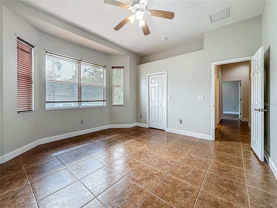 En Renta: $3,150 (4 camas, 3 baños, 2835 Pies cuadrados)