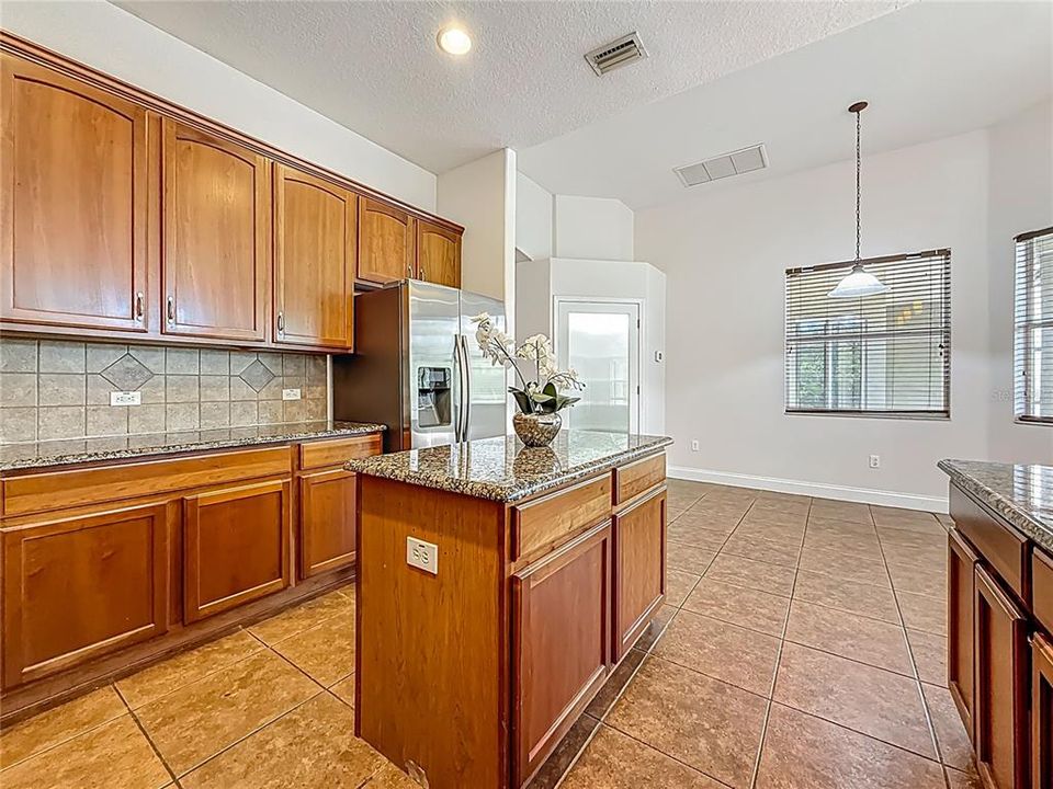 En Renta: $3,150 (4 camas, 3 baños, 2835 Pies cuadrados)