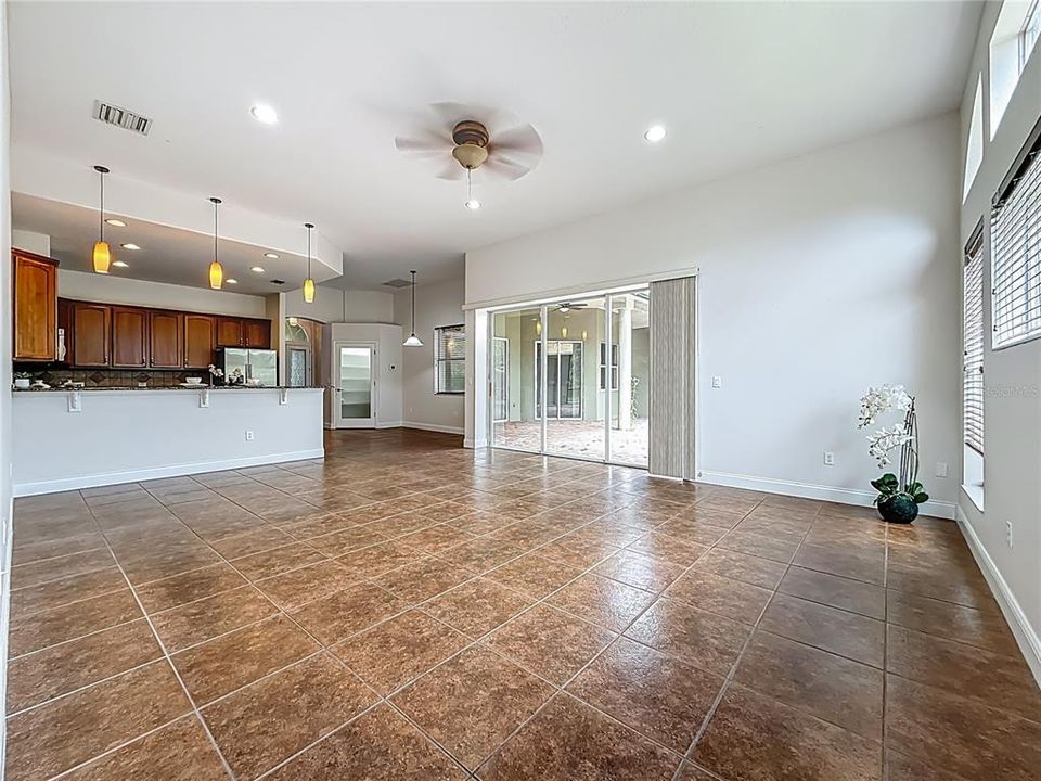 En Renta: $3,150 (4 camas, 3 baños, 2835 Pies cuadrados)