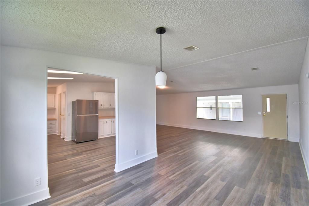 For Sale: $195,000 (3 beds, 2 baths, 1624 Square Feet)