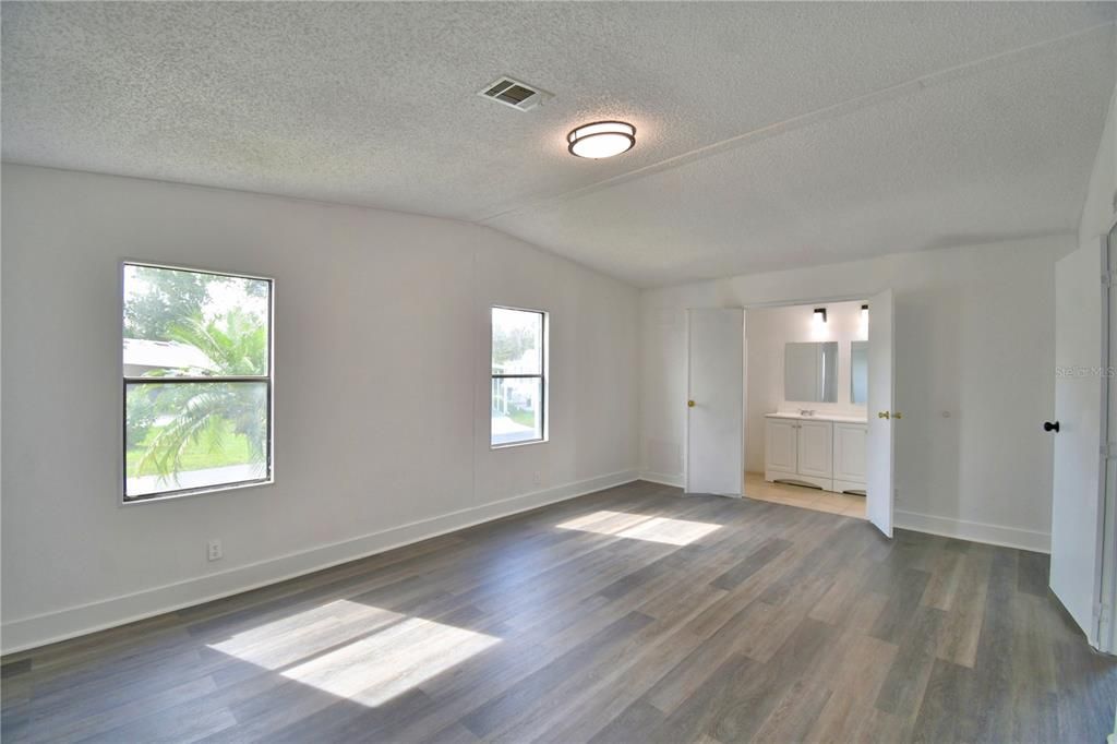 For Sale: $195,000 (3 beds, 2 baths, 1624 Square Feet)