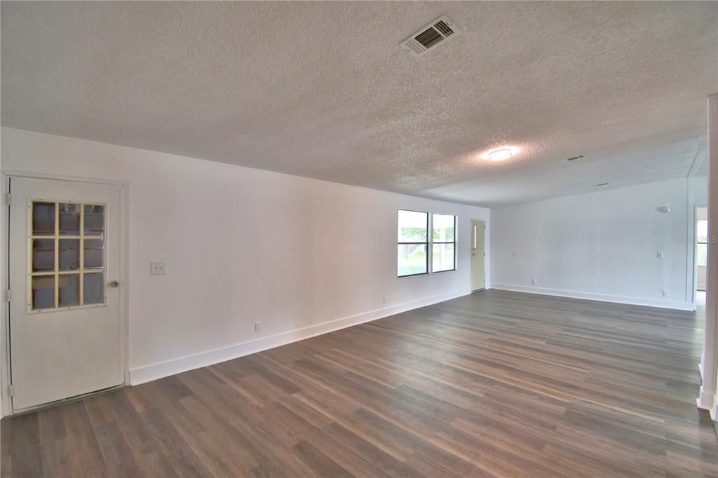 For Sale: $195,000 (3 beds, 2 baths, 1624 Square Feet)