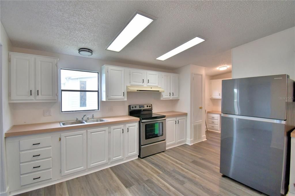 For Sale: $195,000 (3 beds, 2 baths, 1624 Square Feet)