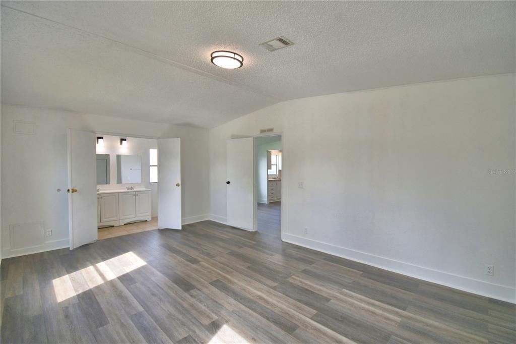 For Sale: $195,000 (3 beds, 2 baths, 1624 Square Feet)