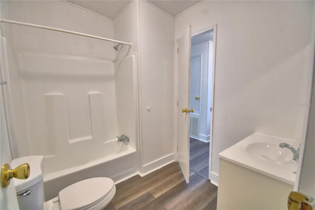 For Sale: $195,000 (3 beds, 2 baths, 1624 Square Feet)