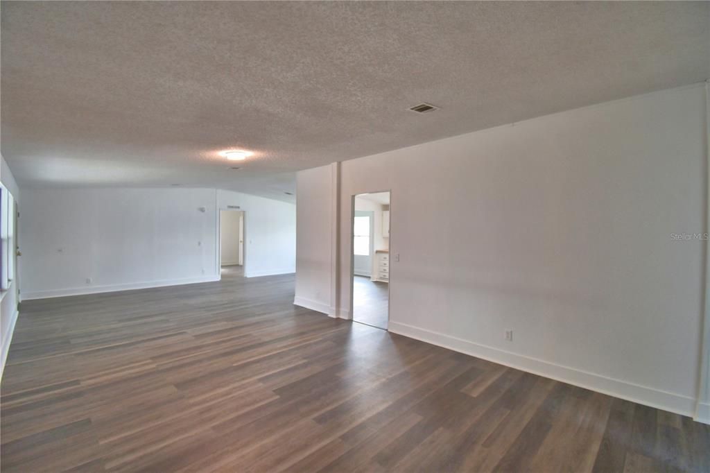 For Sale: $195,000 (3 beds, 2 baths, 1624 Square Feet)