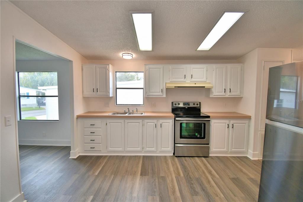 For Sale: $195,000 (3 beds, 2 baths, 1624 Square Feet)