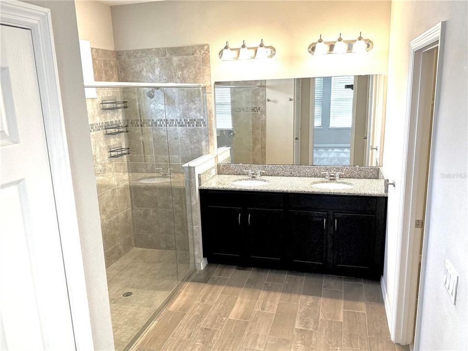 Activo con contrato: $635,000 (4 camas, 3 baños, 2224 Pies cuadrados)