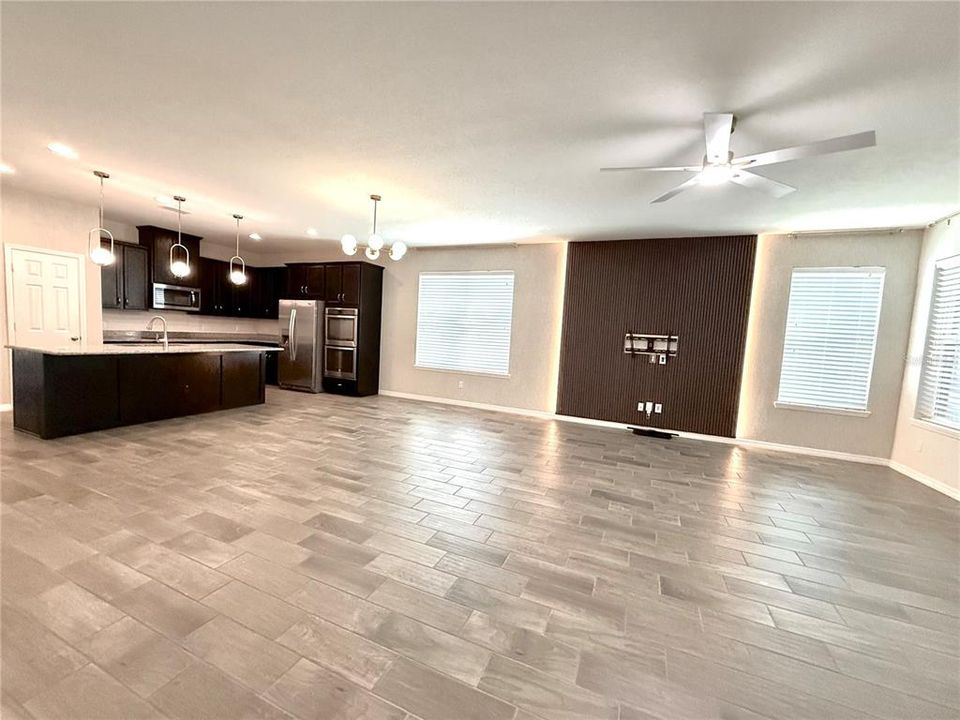 Activo con contrato: $635,000 (4 camas, 3 baños, 2224 Pies cuadrados)