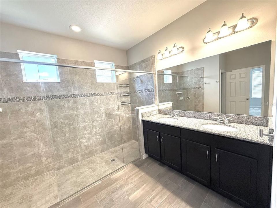 Activo con contrato: $635,000 (4 camas, 3 baños, 2224 Pies cuadrados)