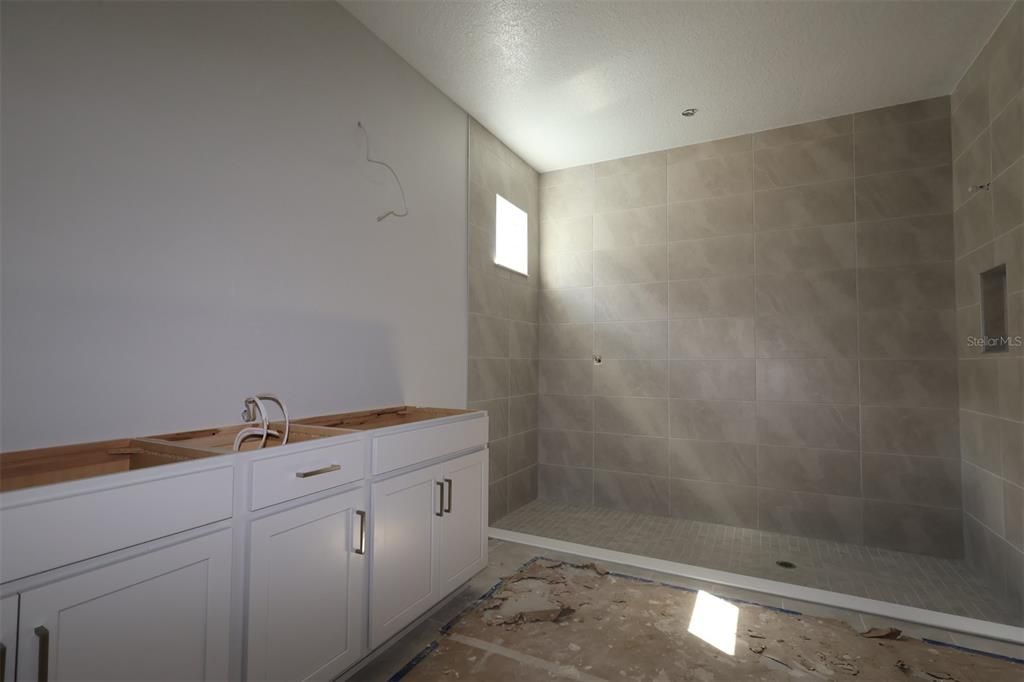 Active With Contract: $561,990 (3 beds, 2 baths, 2167 Square Feet)