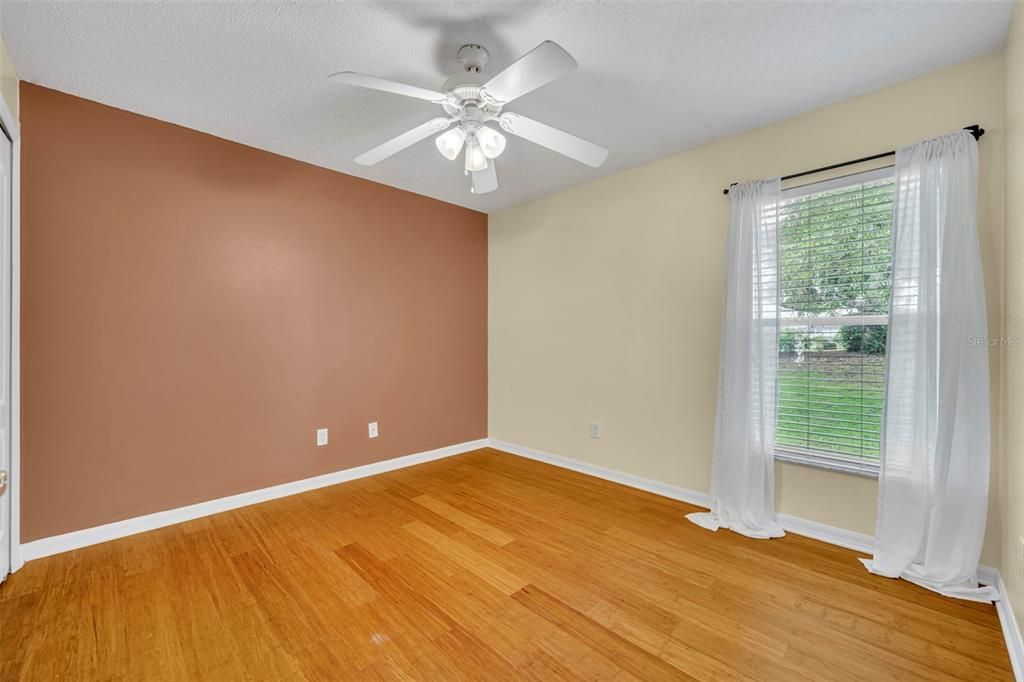 合同活跃: $465,000 (4 贝兹, 2 浴室, 1847 平方英尺)