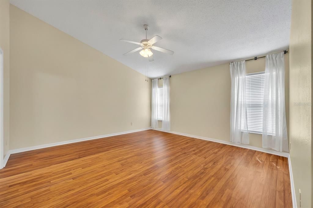 合同活跃: $465,000 (4 贝兹, 2 浴室, 1847 平方英尺)